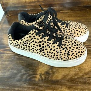 Qupid Tan Cheetah Print‎ Sneakers size 6